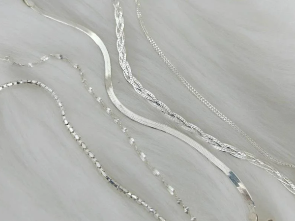 Entenda a Versatilidade das Pulseiras de Prata Grossa e Finas