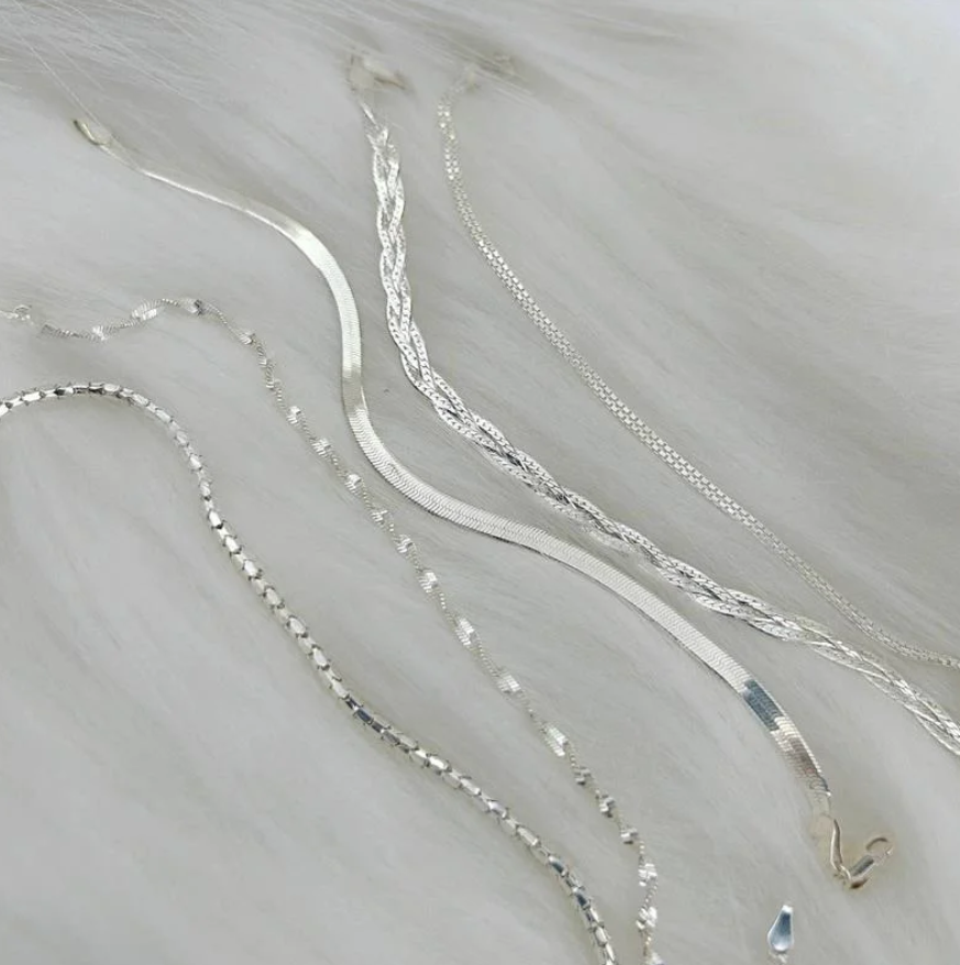 Entenda a Versatilidade das Pulseiras de Prata Grossa e Finas