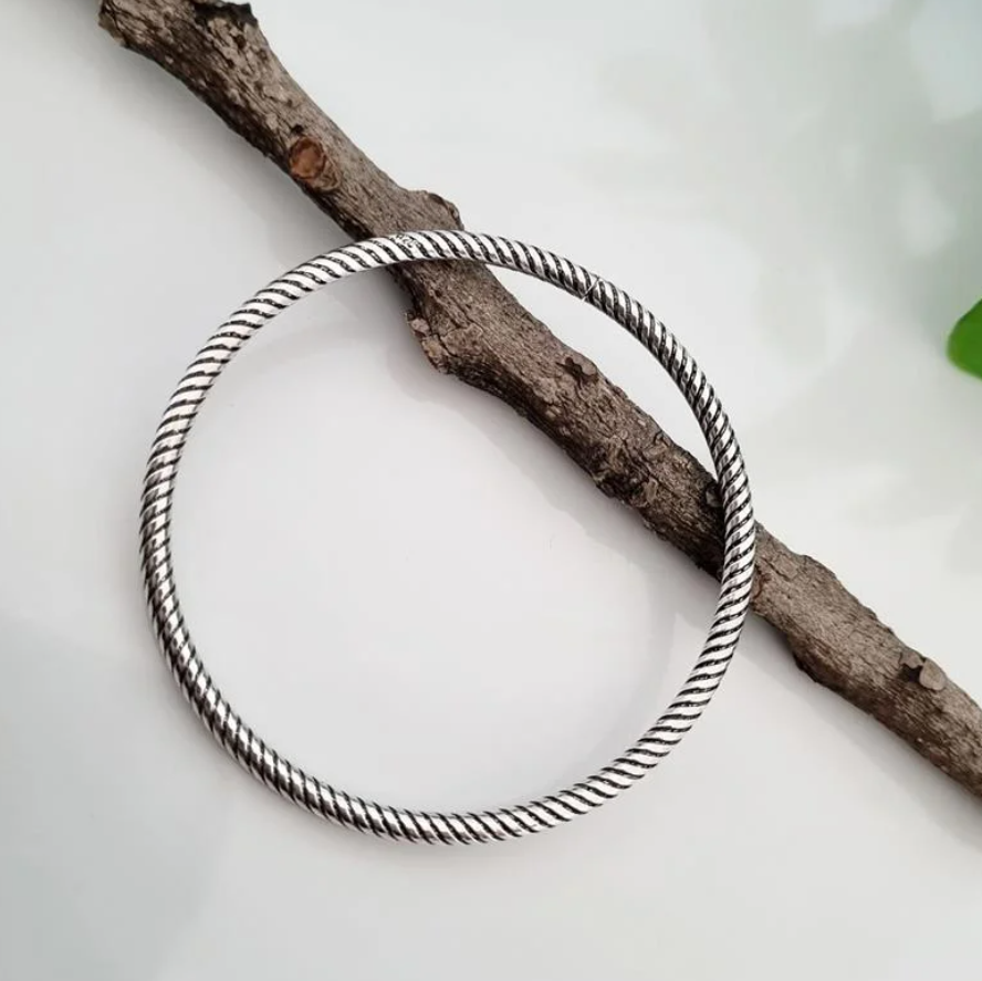 Explore o Maravilhoso Universo dos Braceletes de Prata Feminino