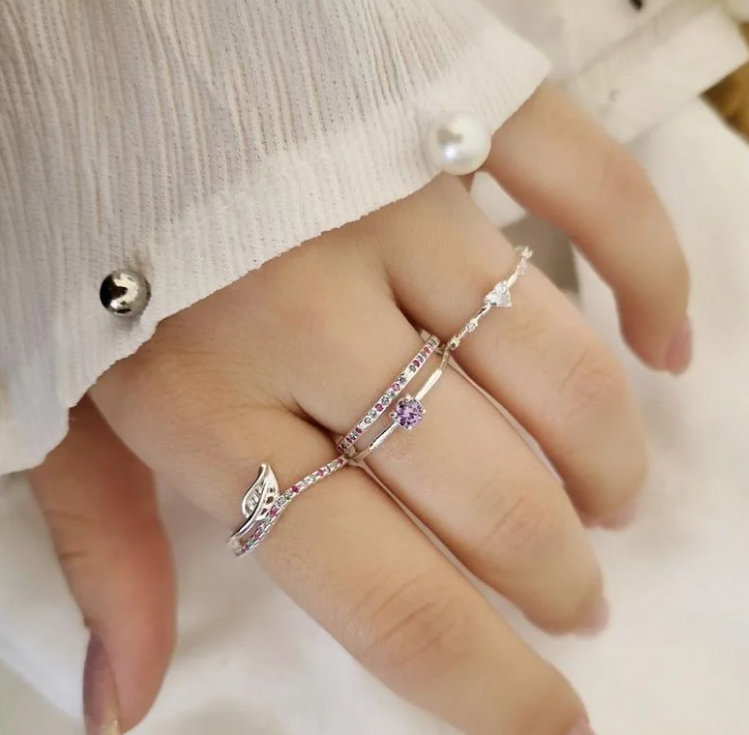 Descubra a Exclusividade e Versatilidade dos Anéis de Prata Solitários Cravejados