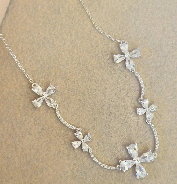 Colares de prata: descubra os modelos que nunca saem de moda e como usá-los com estilo